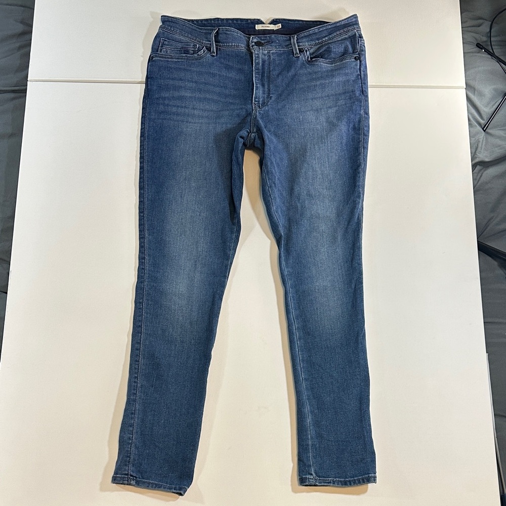 711 Skinny Blue Jeans by Levi Strauss & Co Size 32W